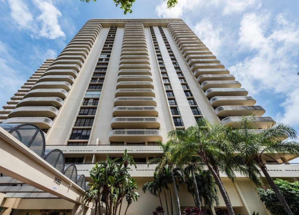 Turnberry Towers: a perfect island vantage point image 01